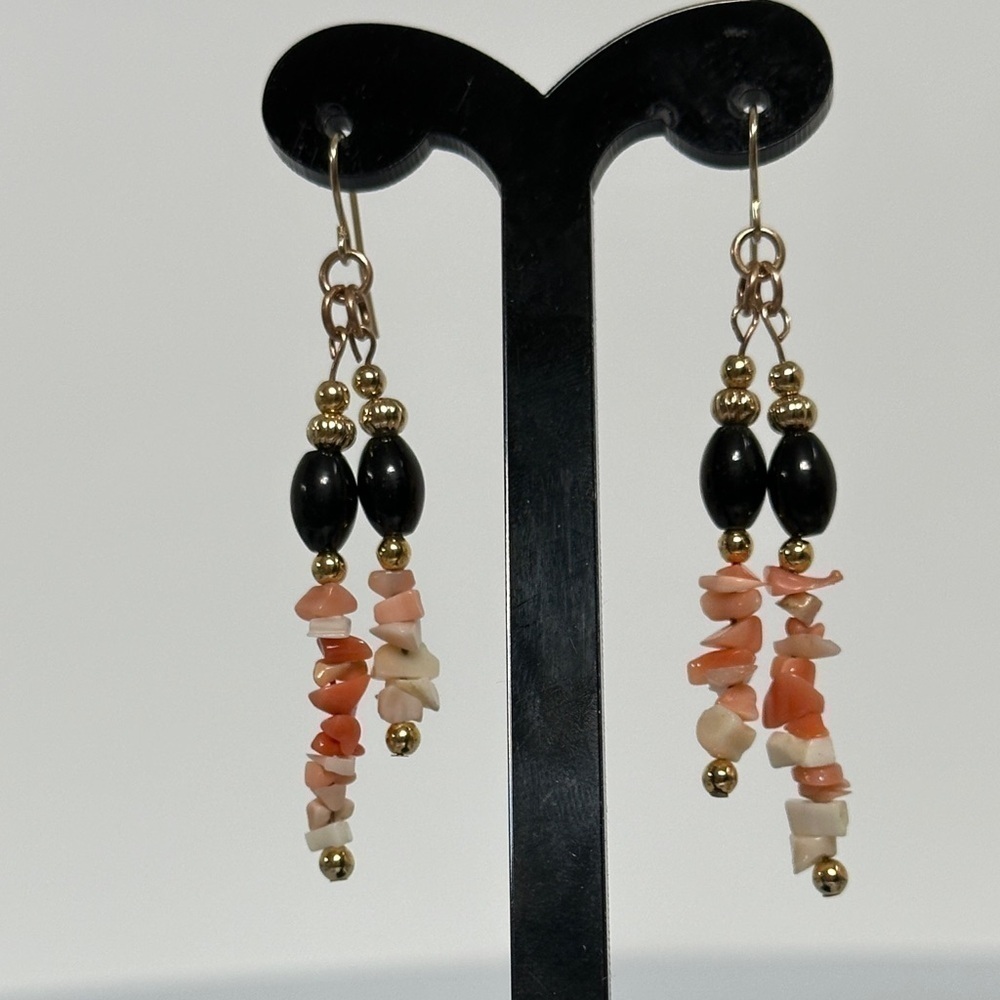 10k real  gold Onix  and Coral Dangle Earrings​​​​​​​​​​​​​​​​​​​​
